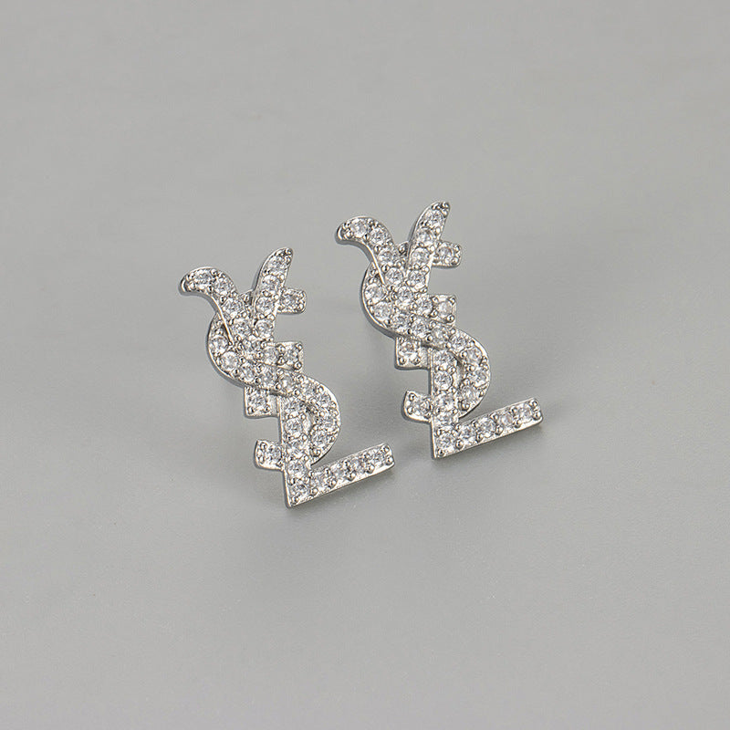 Women's Letter Niche Unique Beautiful Temperament High-grade Stud Earrings