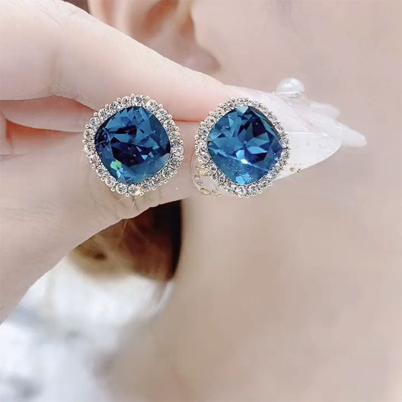 Women's Crystal Alloy Trendy Design High-grade Light Rings