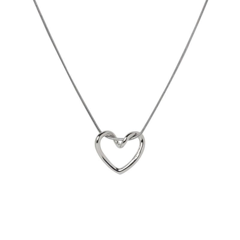 Women's Niche Hollow Heart Simple Elegant Gentle Fairy Design Pendants