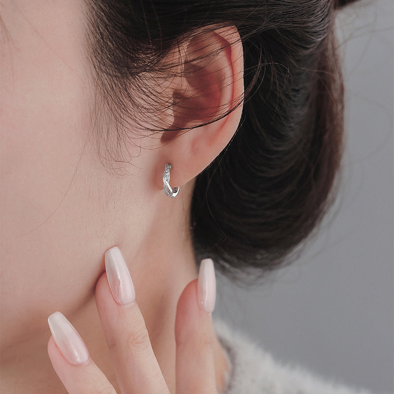 Women's Exquisite Clip Round Trendy Hoop Summer Earrings