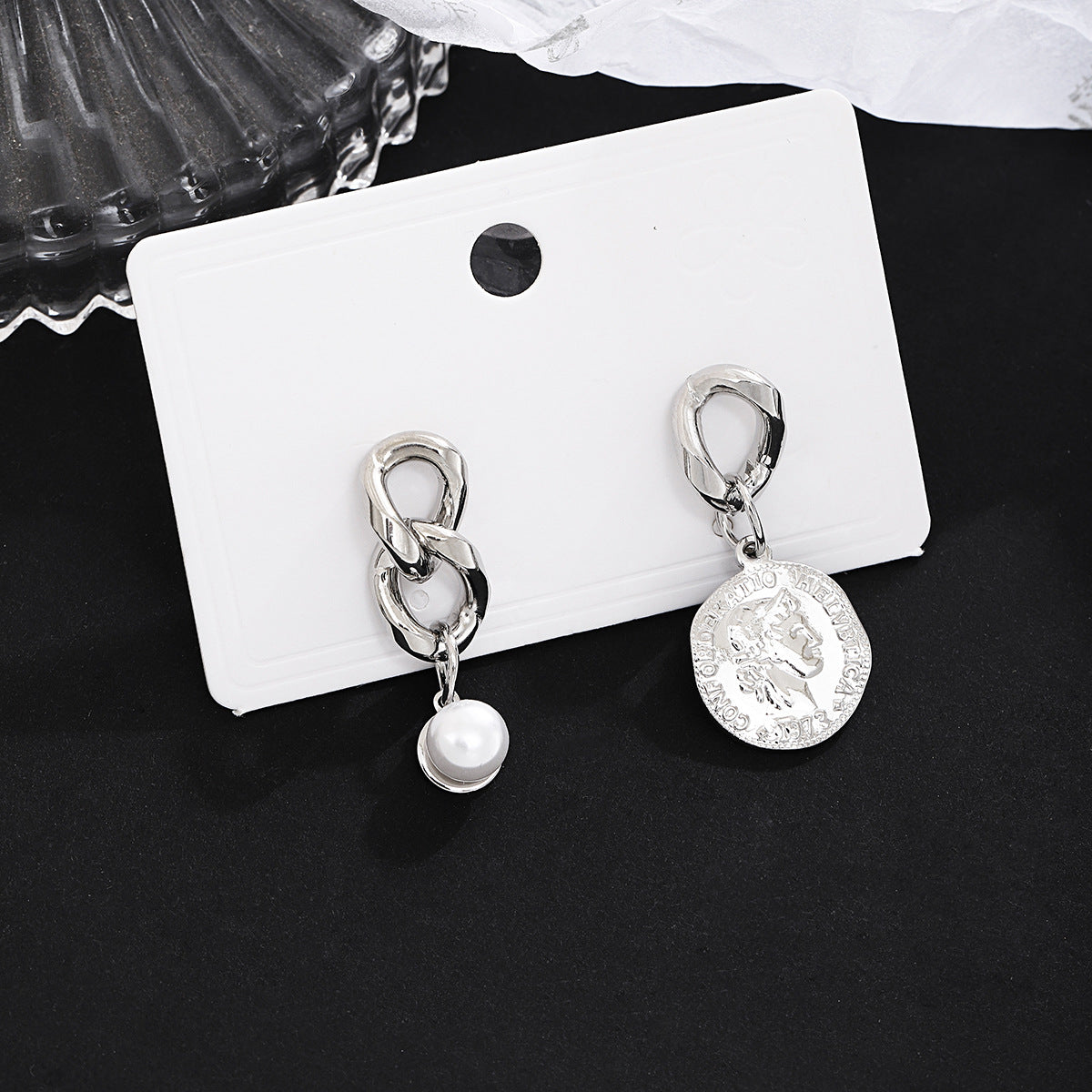 Fashion Portrait Geometric Round Niche Design Earrings