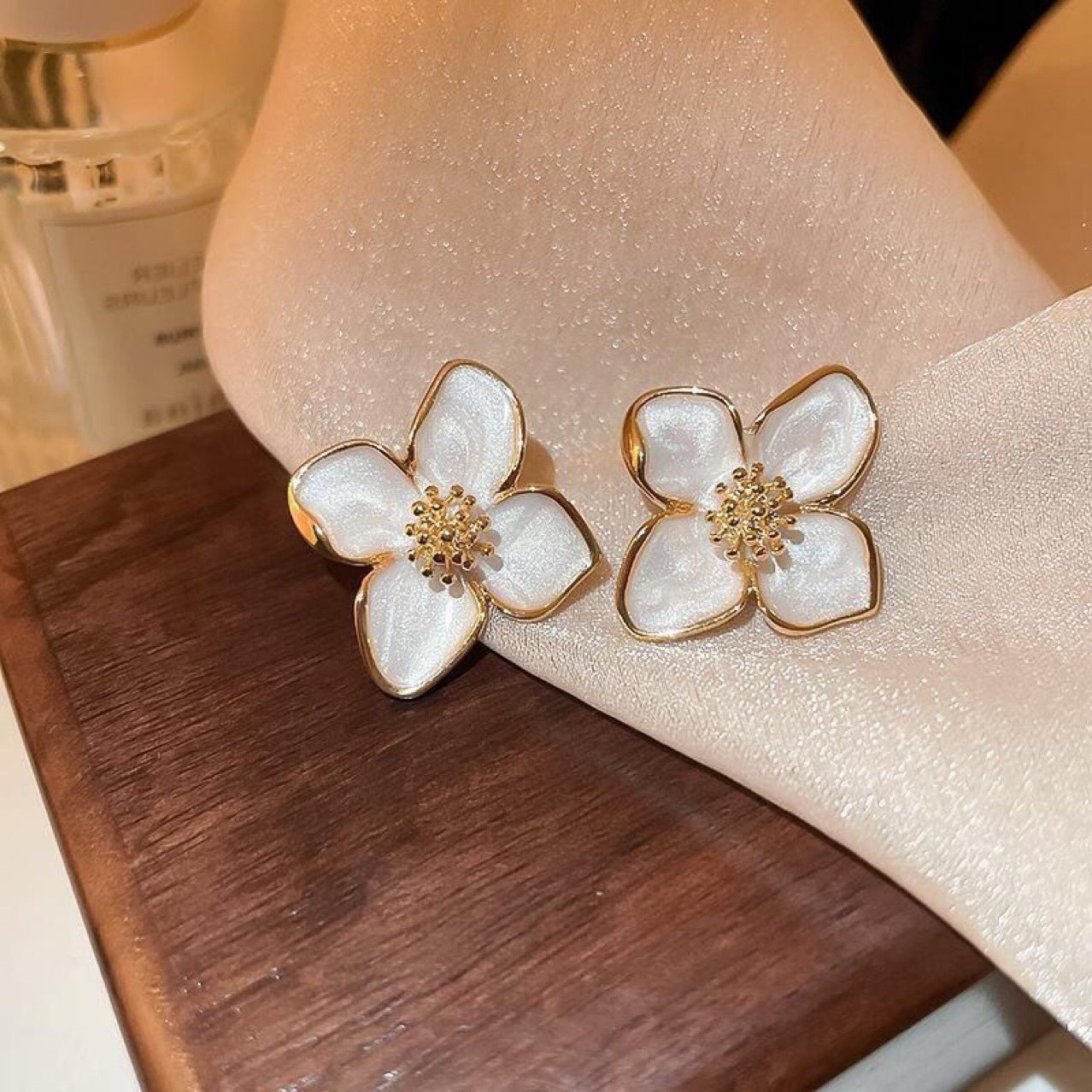 Simple Drop Oil Metal White Petal Exquisite Earrings