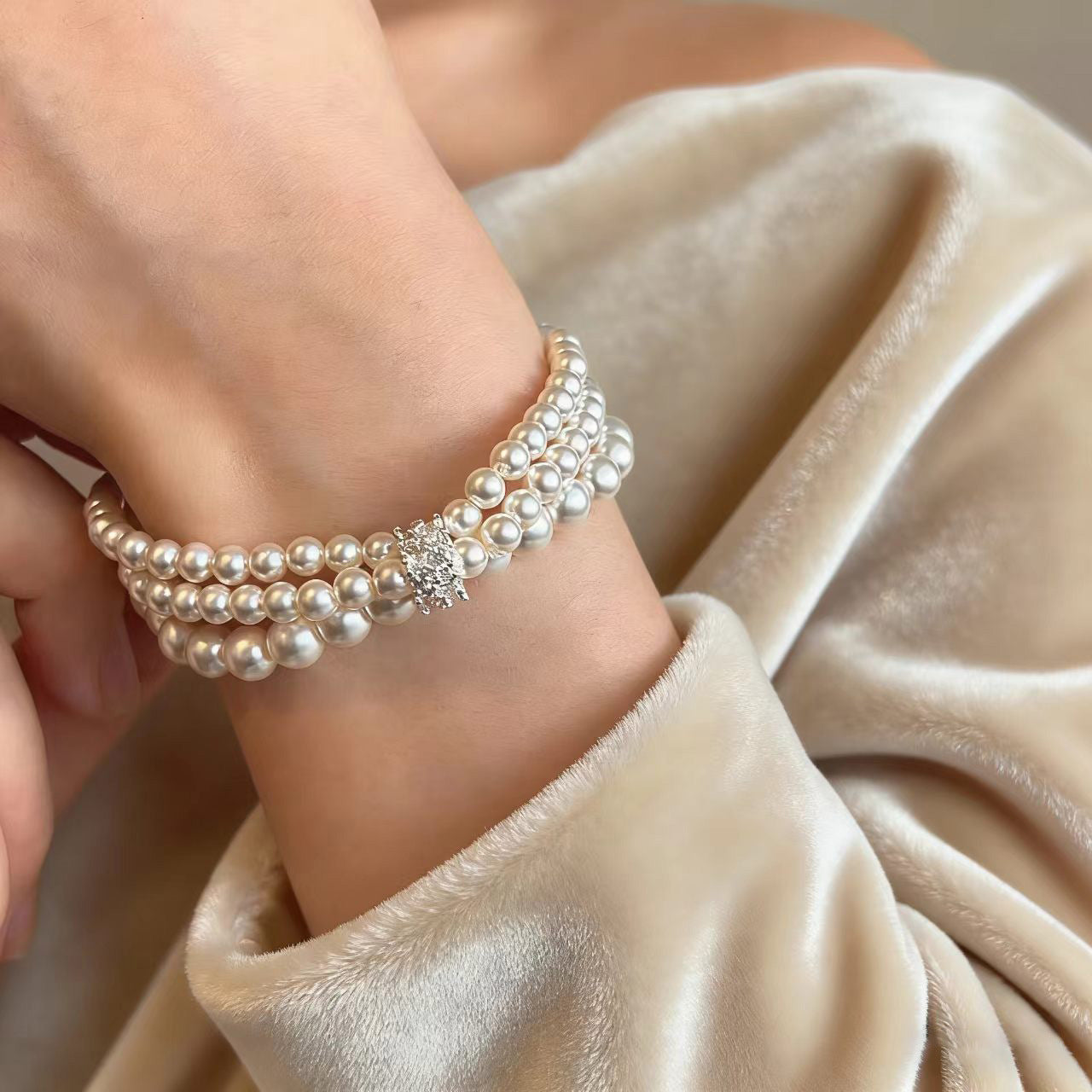 Women's Pearl Zircon High-grade Design Entry Lux Bracelets