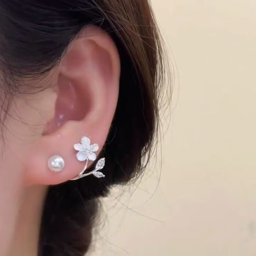 Women's Pin Beads Flower Versatile High-grade Light Luxury Unique Temperament Stud Earrings