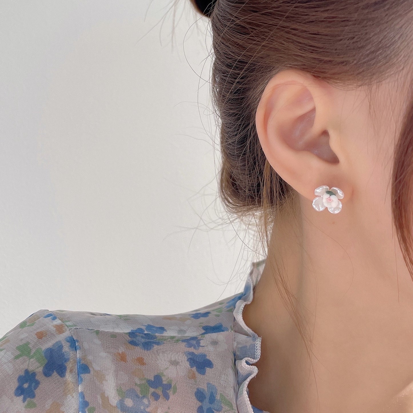 Women's Sier Needle Sweet Small Flower Retro Simple Fashion Mini Stud Earrings