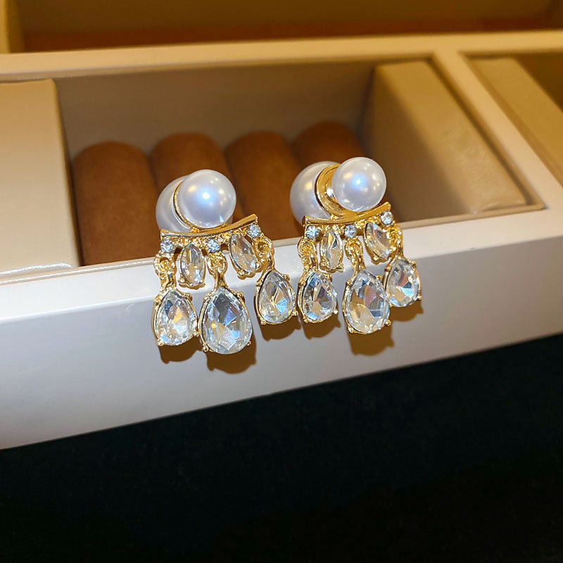 Women's Pearl Flower Fashionable High-grade French Entry Earrings