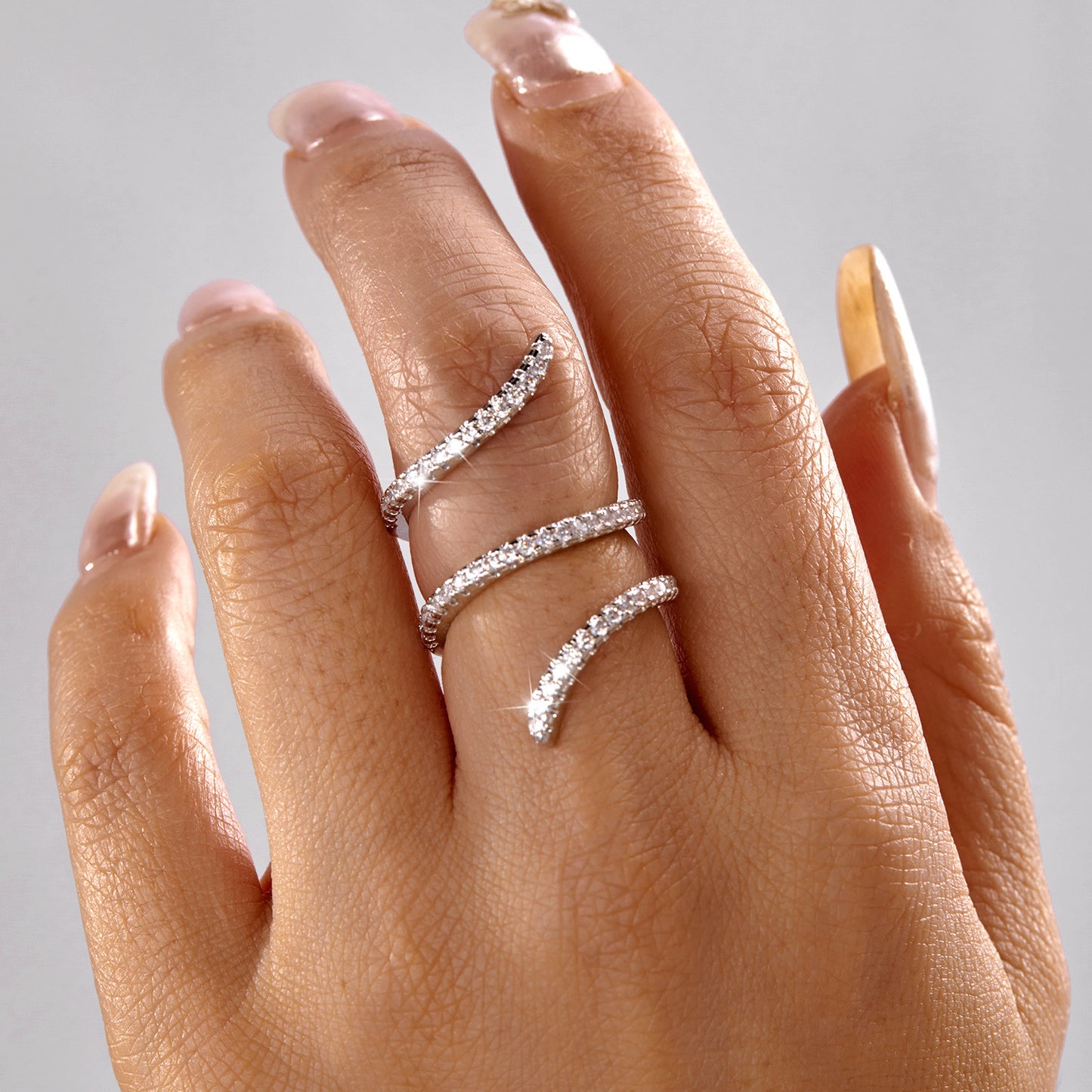 Women's Retro Elegant Copper Inlaid Zirconium High-grade Light Luxury Palace Style Ring
