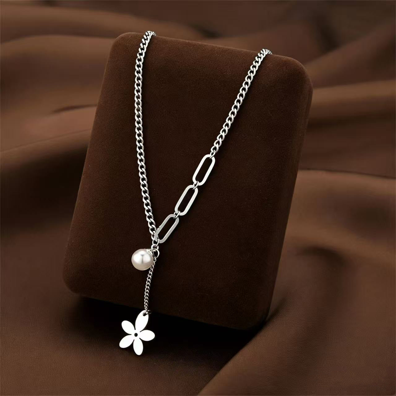 Titanium Steel Female Niche Simple Temperament Clavicle Pendants