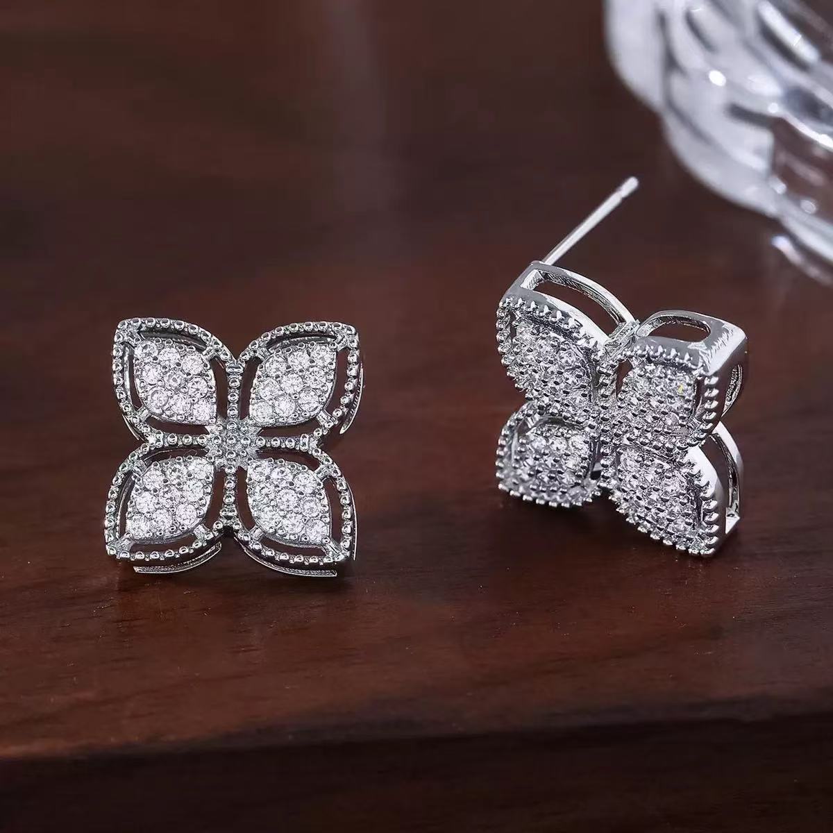 Women's Pair Cross Mirror Classic Fashion Simple Love Heart High-grade Earrings