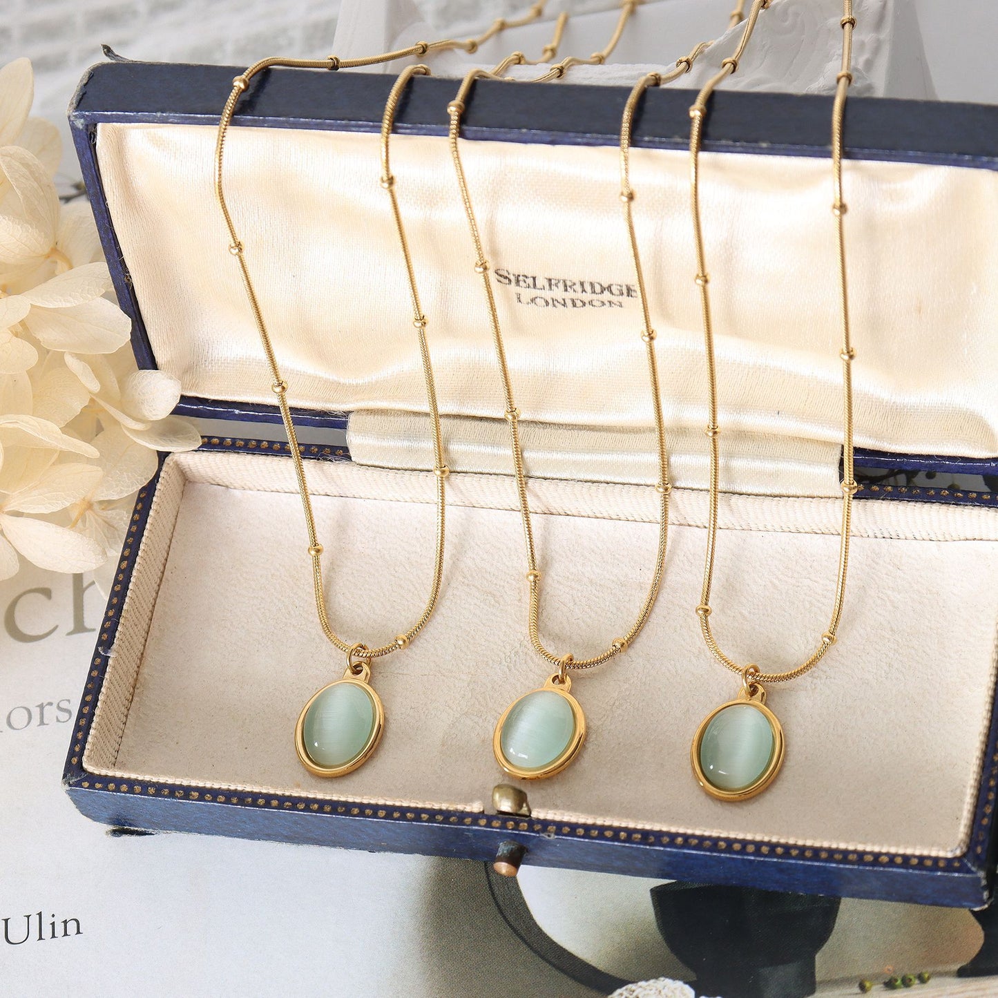 Women's Vintage Style High-grade Minority Golden Clavicle Chain Opal Oval Necklaces