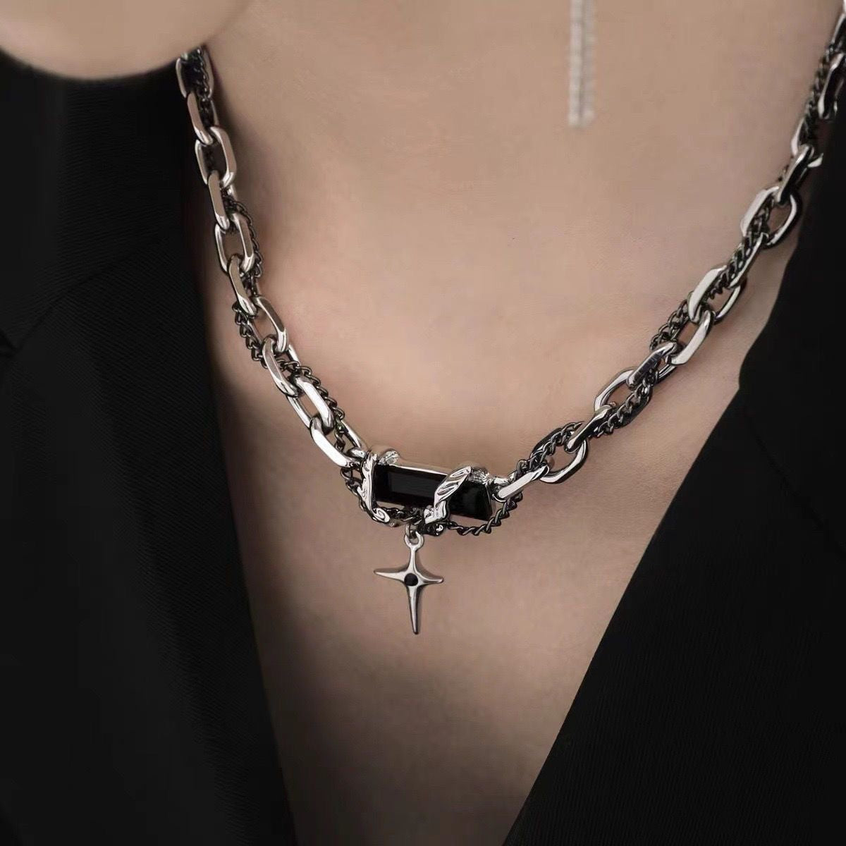 Winding Gem Combination Butterfly Pearl Stitching Niche Design Necklace