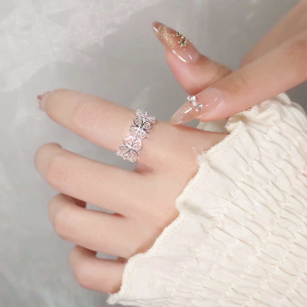 Women's Hollow Butterfly Wreath Filigree Light Luxury Exquisite Lucky Four-leaf Clover Rings
