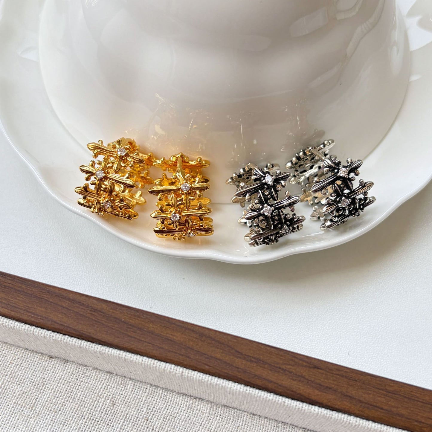 Cross Clip Female Distressed Style Niche Design Simple Earrings