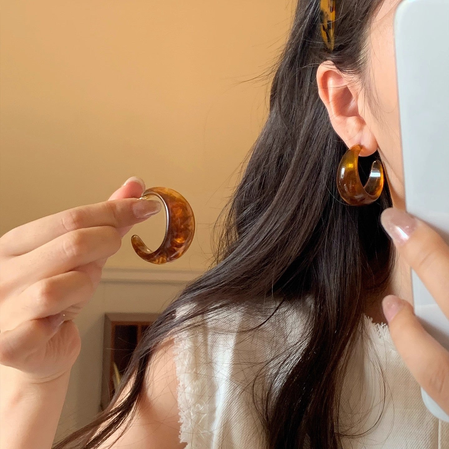 Women's Retro Coffee Color Style Light Luxury Temperament High Sense Stud Earrings