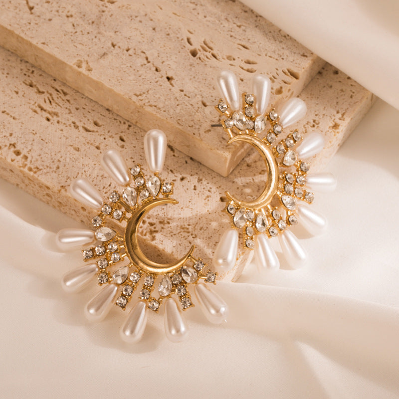 Women's Temperament Entry Lux High-grade Pearl Alloy Shaped Earrings