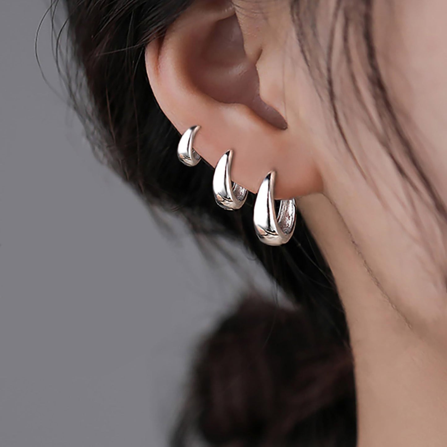 Women's Light Luxury High-grade Unique French Retro Glossy Clip Earrings