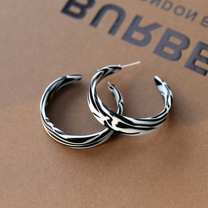 Women's White Zebra Pattern Exaggerated Round Sier Acrylic Style Ear High Earrings