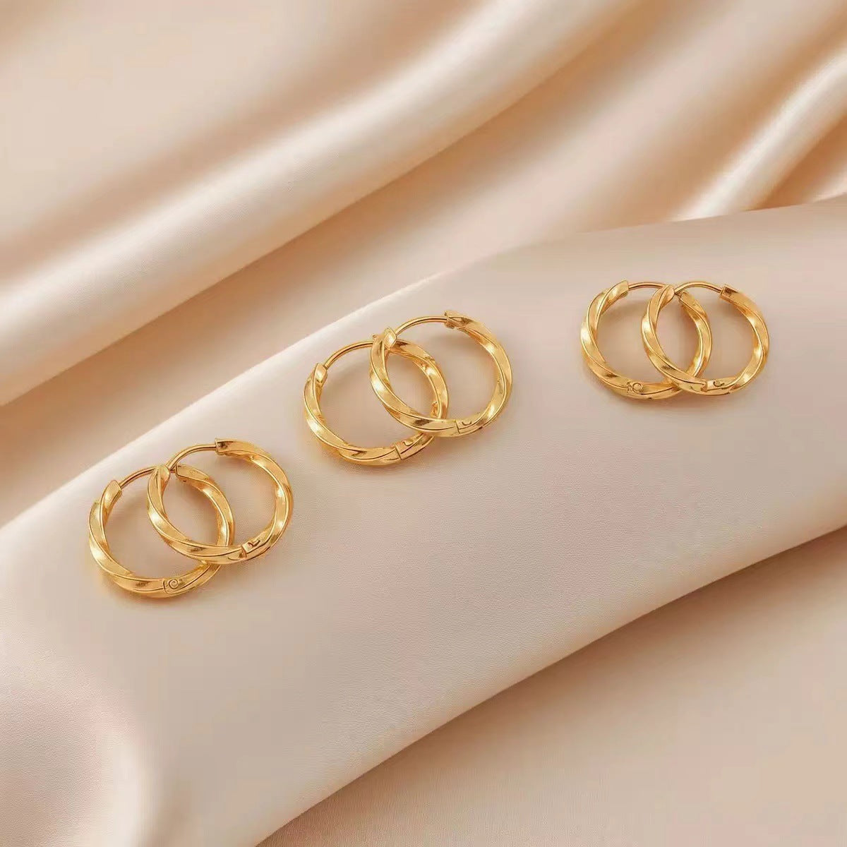 Titanium Steel Mobius Strip Twisted Clip High-grade Minimalist Square Thread Ear Buckle