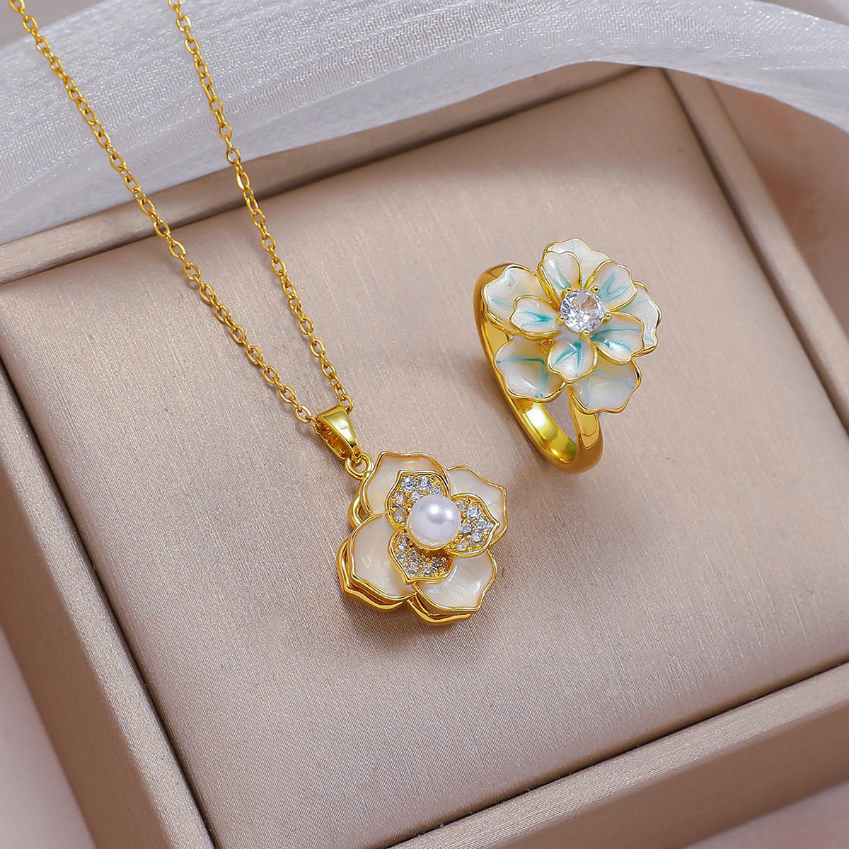 Women's Camellia Drop Oil Vintage Flower Rotating Design Degrees Clavicle Necklace