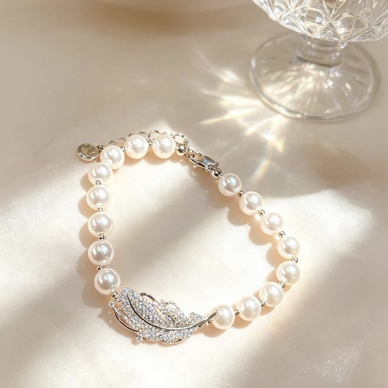 Women's Pearl Feather High-grade Affordable Luxury Fashion Temperamental Minority Bracelet