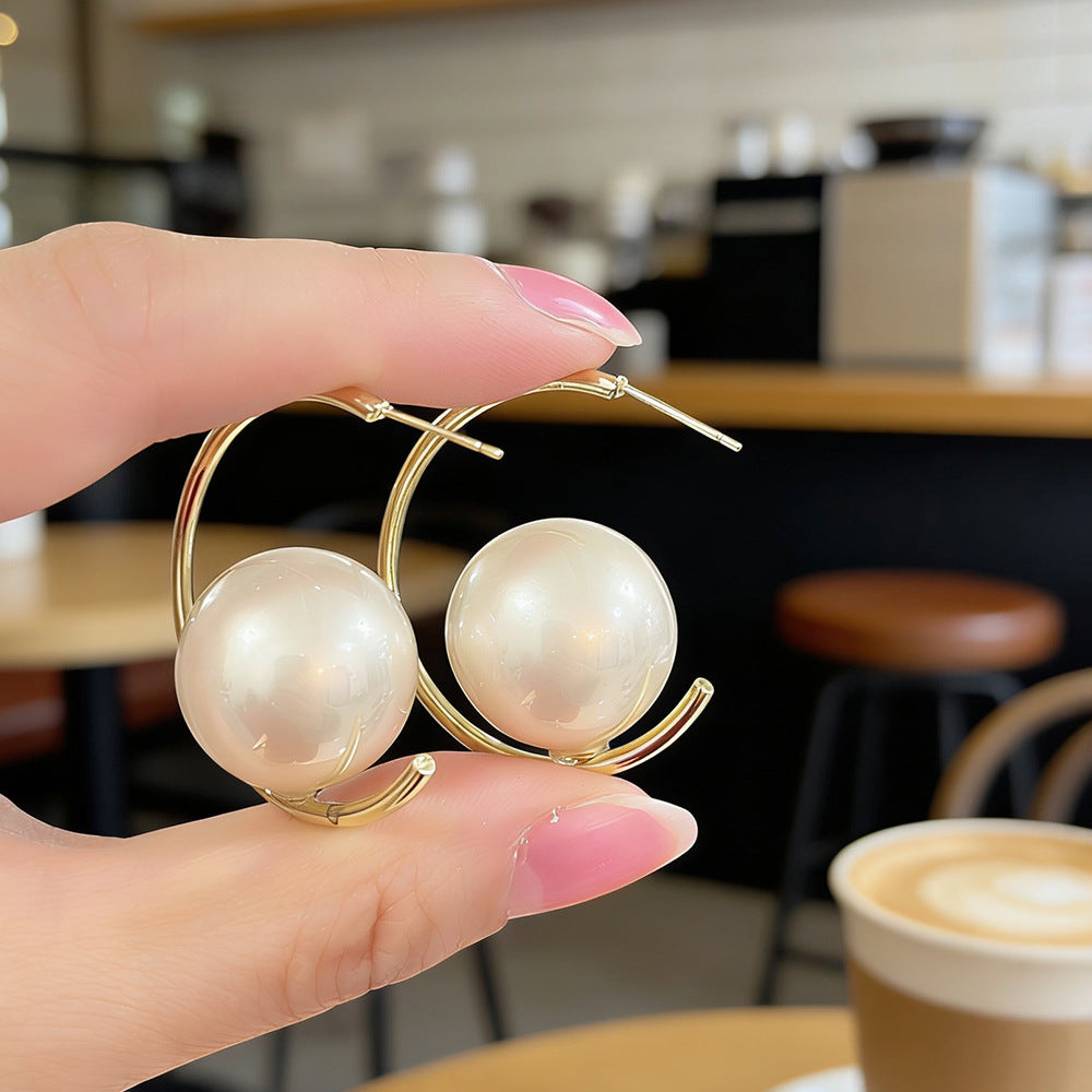 Wife's World Large Pearl Female Niche Earrings