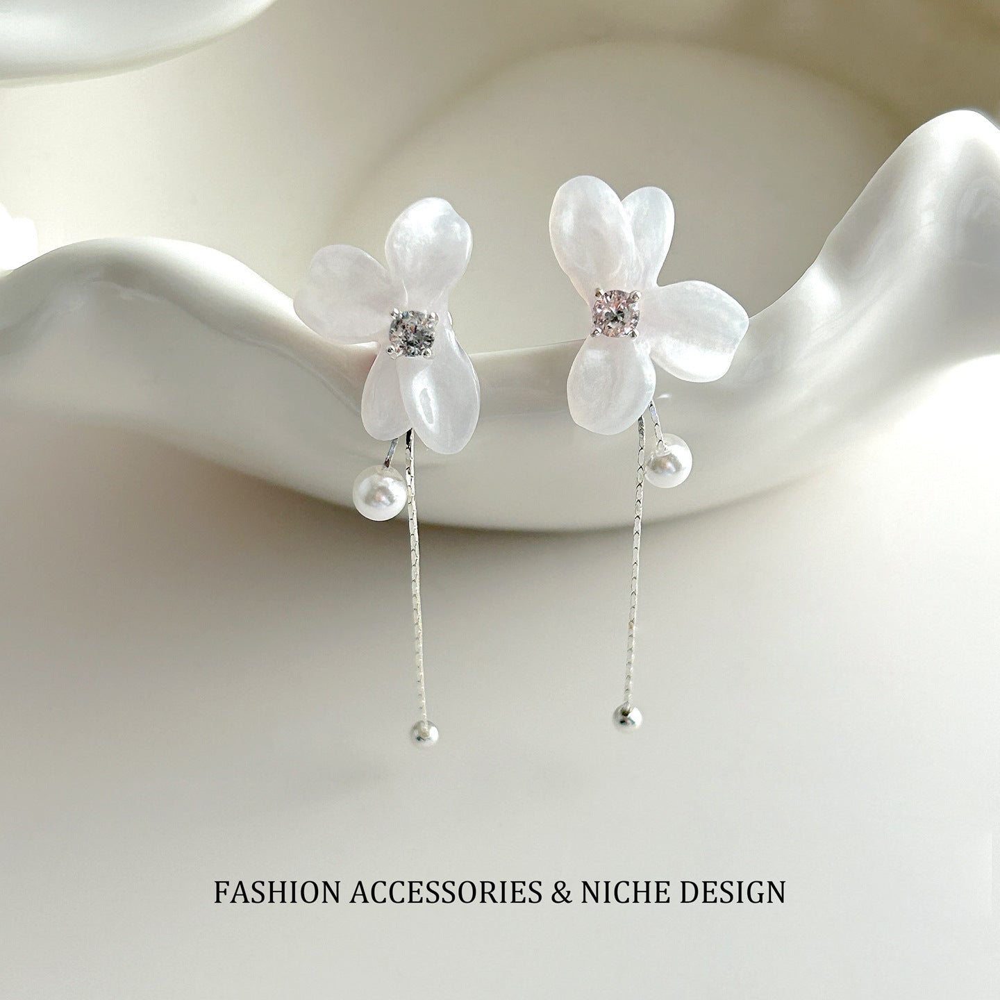 Women's Long White Flower Tassel Pearl For Gentle Fashion Dignified Generous Rings