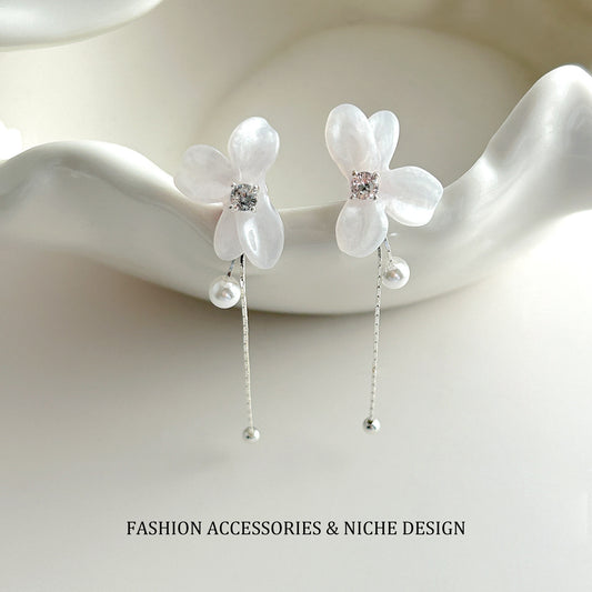 Women's Long White Flower Tassel Pearl For Gentle Fashion Dignified Generous Rings