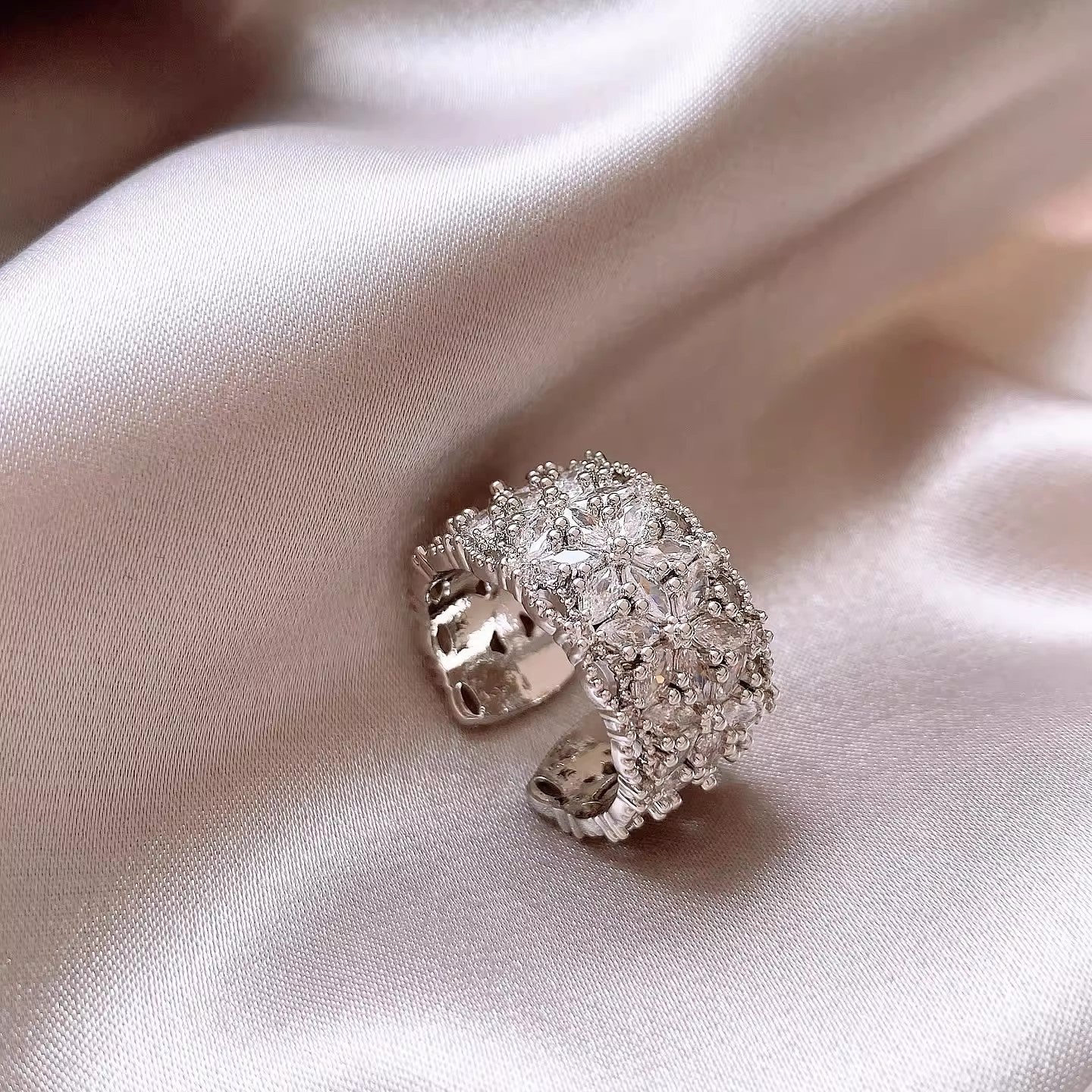 Women's Zirconium Flower Open Elegant Light Luxury Fashion Unique Cold Rings