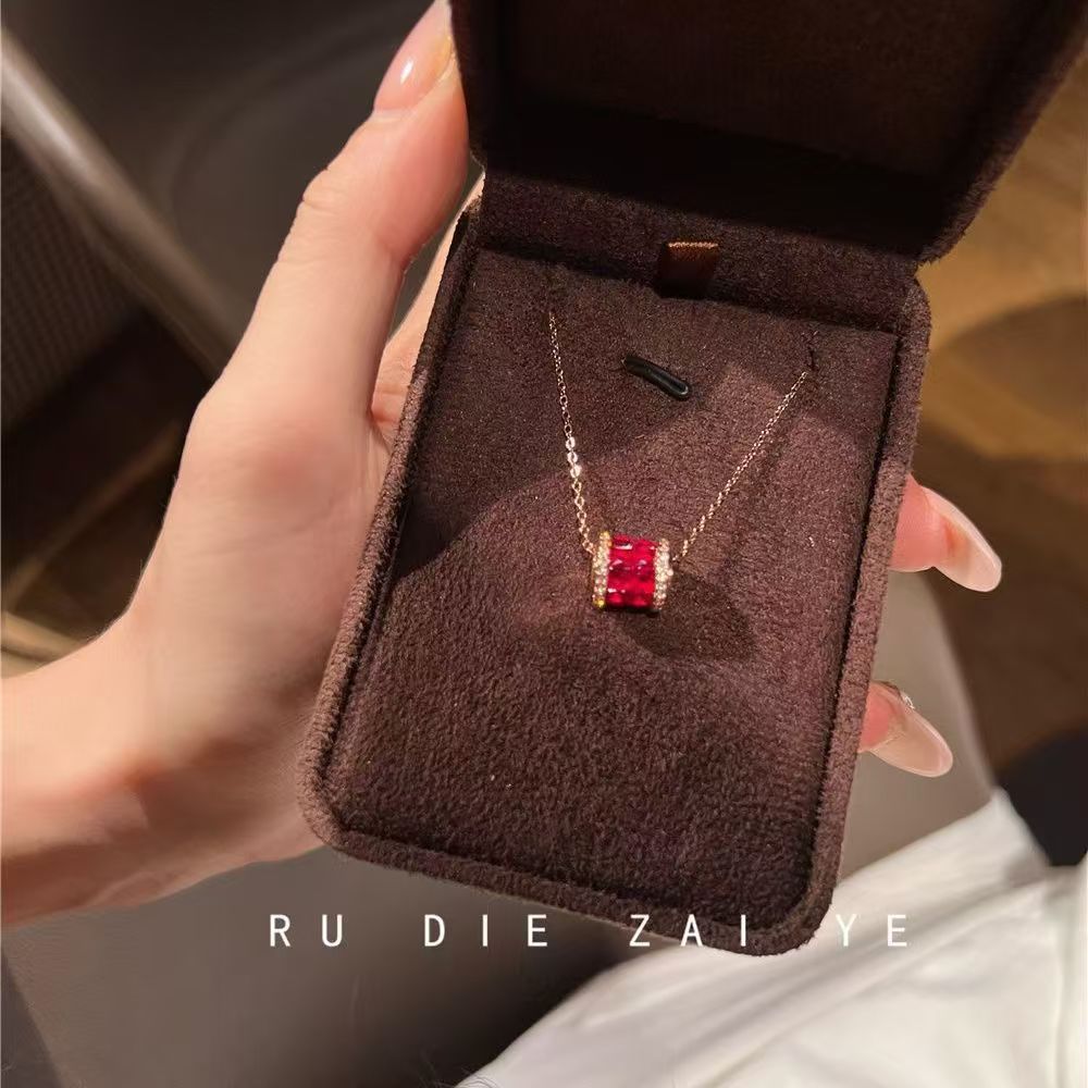 Women's Red Chinese Fashion Exquisite Clavicle Chain Personalized Minority Affordable Luxury Necklace