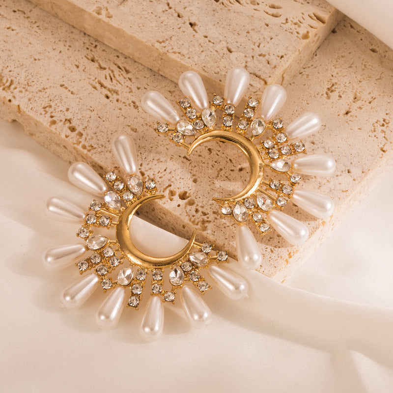 Women's Temperament Entry Lux High-grade Pearl Alloy Shaped Earrings