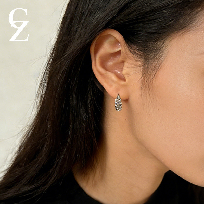 Simple Geometric Ellipse Clip Vintage Light Luxury High-grade Niche Ear Buckle