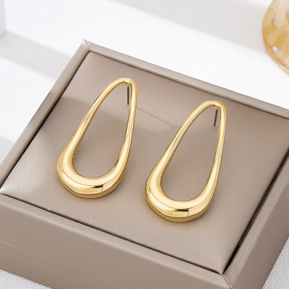 Women's Pair Fashion Minimalist Geometric Ear Daily Commuting Wear Send Girlfriend Stud Earrings