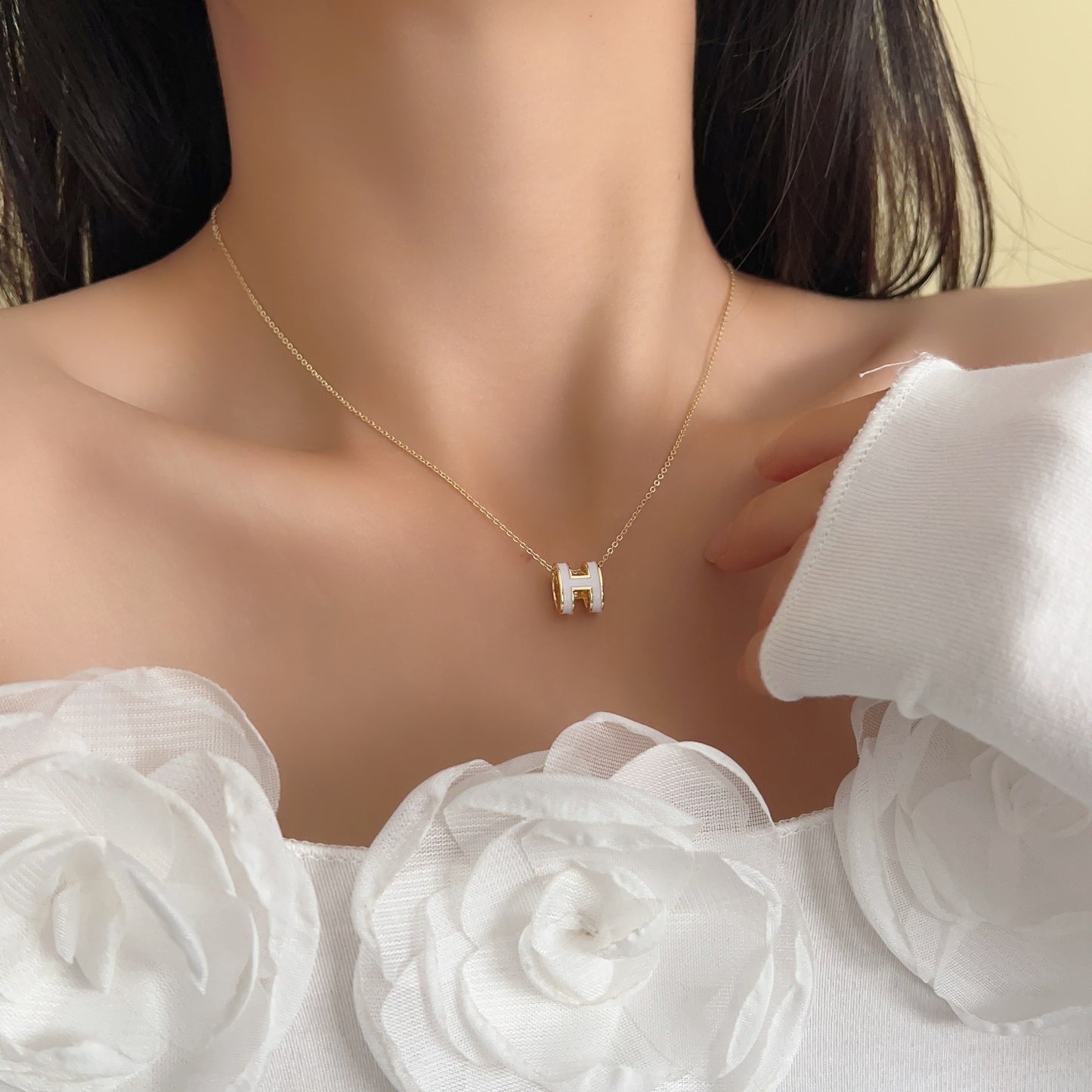 Women's Letter Light Luxury Design Simple Niche Clavicle Necklaces