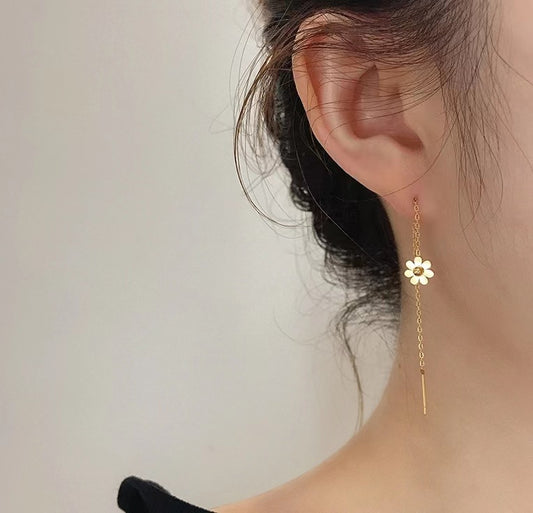 Women's Daisy Trendy Gold High-grade Titanium Steel No Ear Line