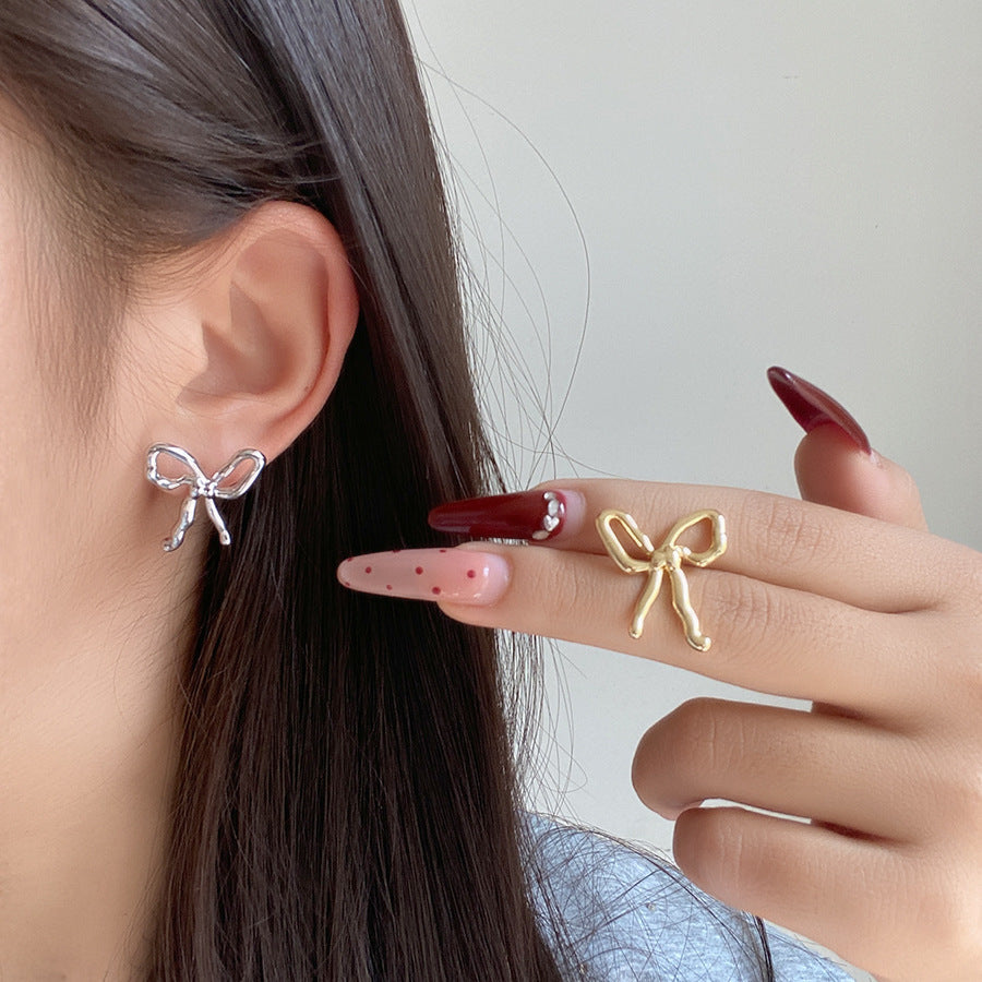 Korean Sweet Wave Bow Exquisite Versatile Commuter Simple Hollow Line Stud Earrings