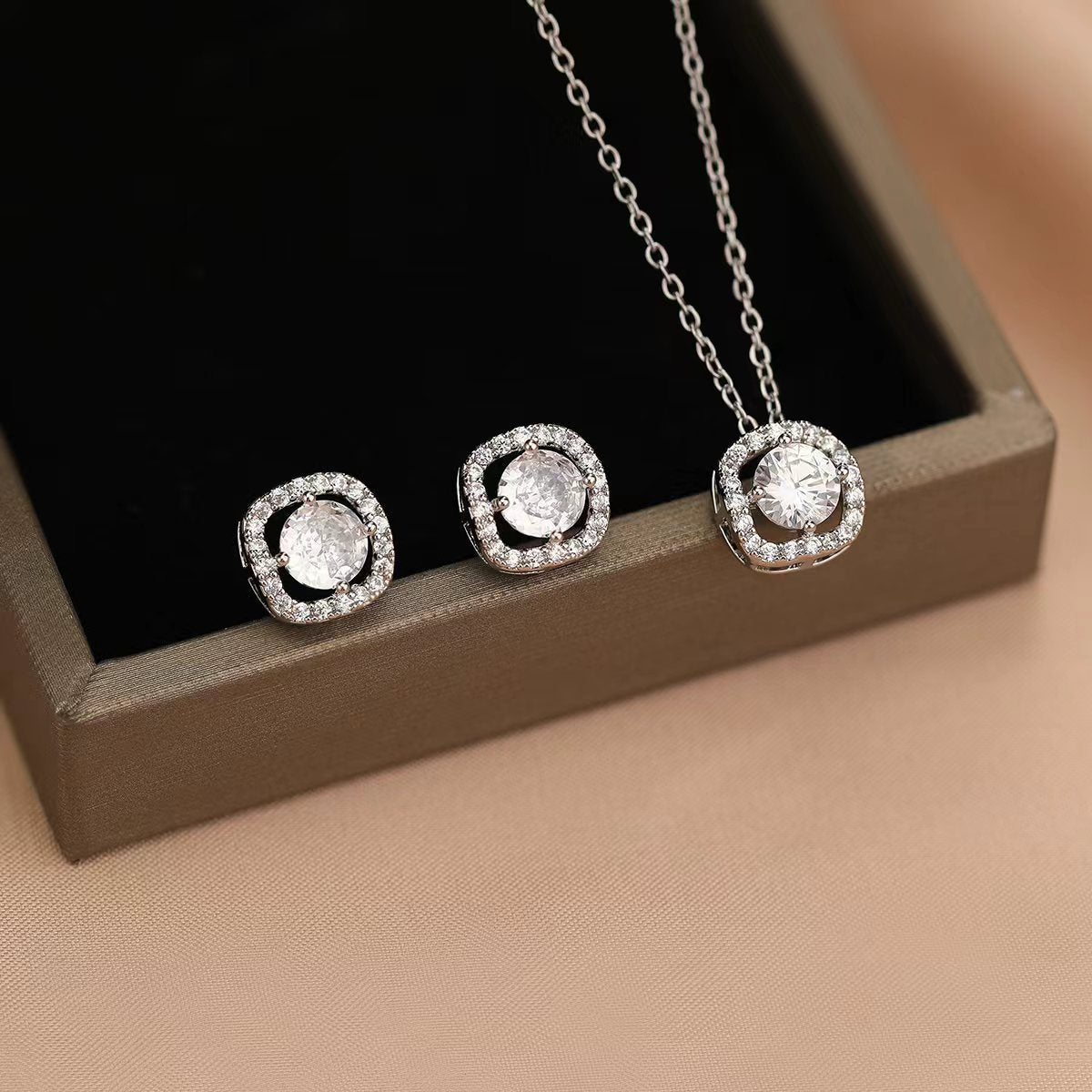 Glamorous Comfortable Two-piece Affordable Luxury Fashion Jewelry Set
