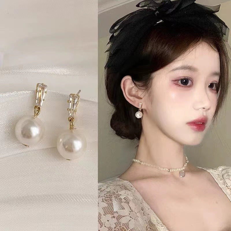 High-grade Retro Baroque Good-looking Pearl Niche Winter Earrings