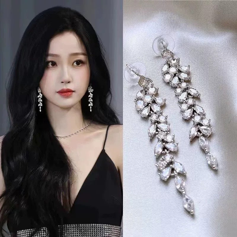 Charming Women's Bow Pearl Light Luxury Earrings