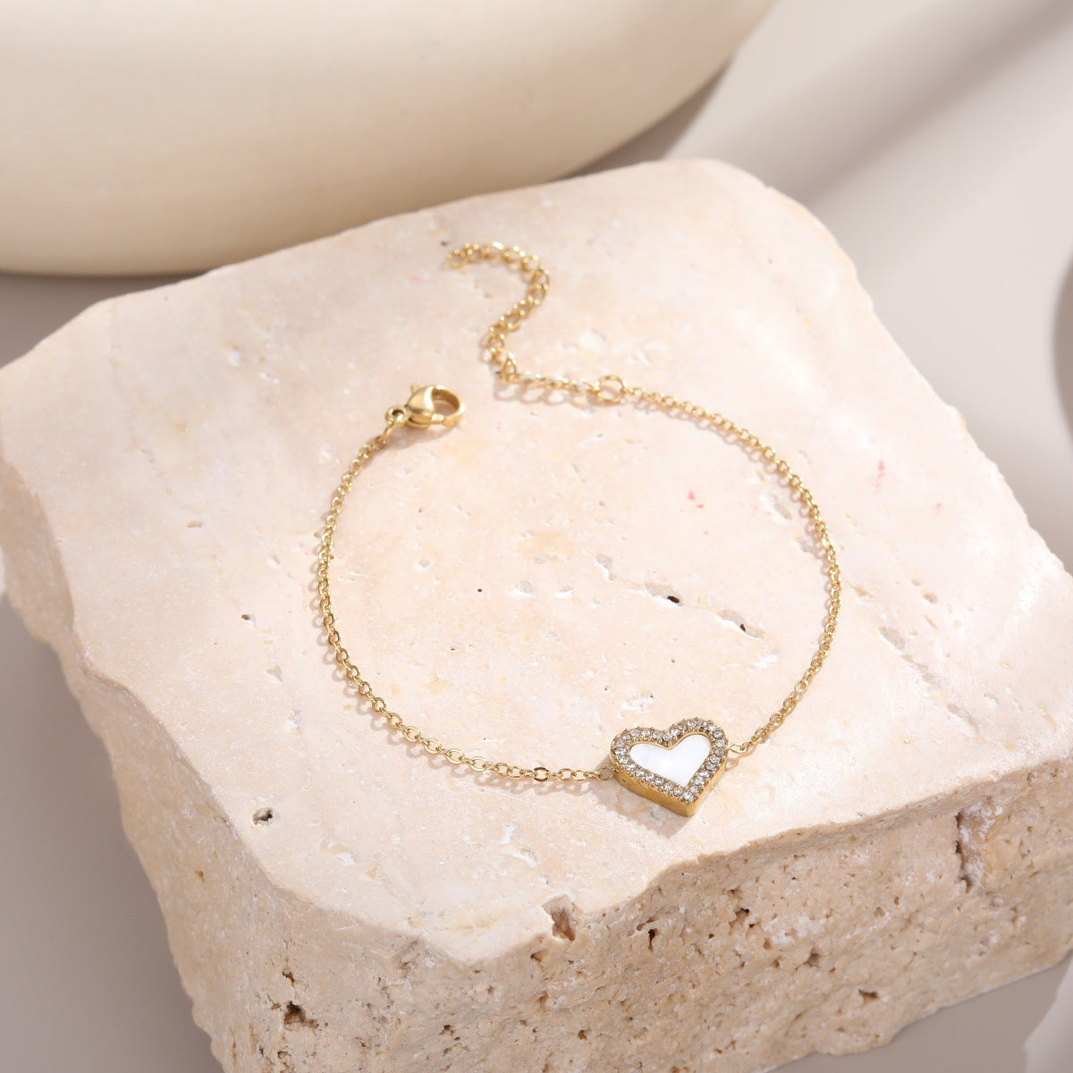Women's Stainless Steel Retro Micro Rhinestone Heart Exquisite Refined Grace Bracelet