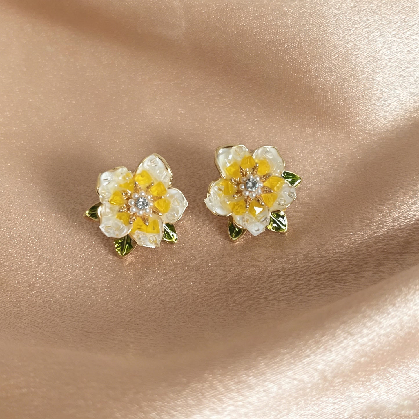 Enamel Camellia Sweet Style Light Luxury Niche Pearl Flower Stud Earrings