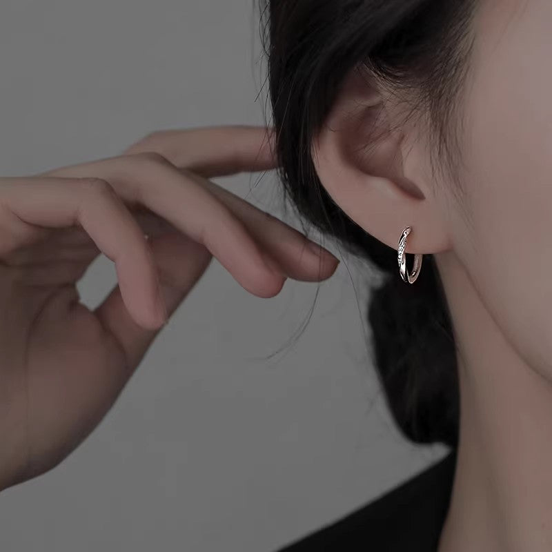 Women's Sier Needle Mobius Rhinestone Clip Fashion Personalized Minority Design Sense Ear Buckle