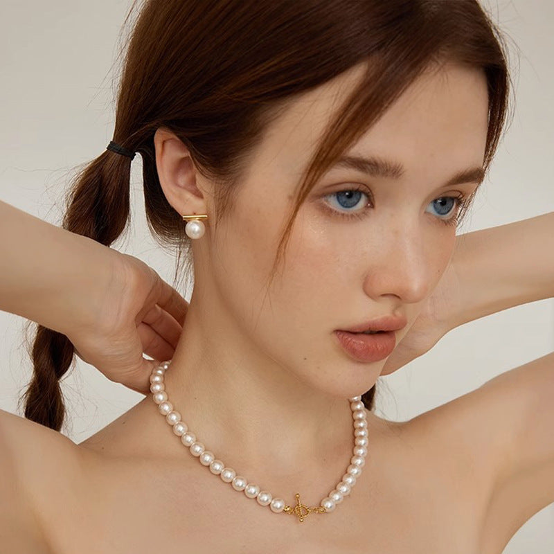 Women's Retro Perfect Circle Pearl For Light Luxury Stud Earrings