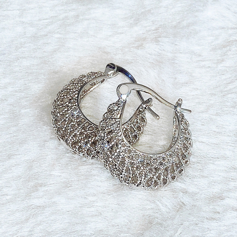 Women's Vintage Weaving Hollow Pattern Clip Flower Earrings
