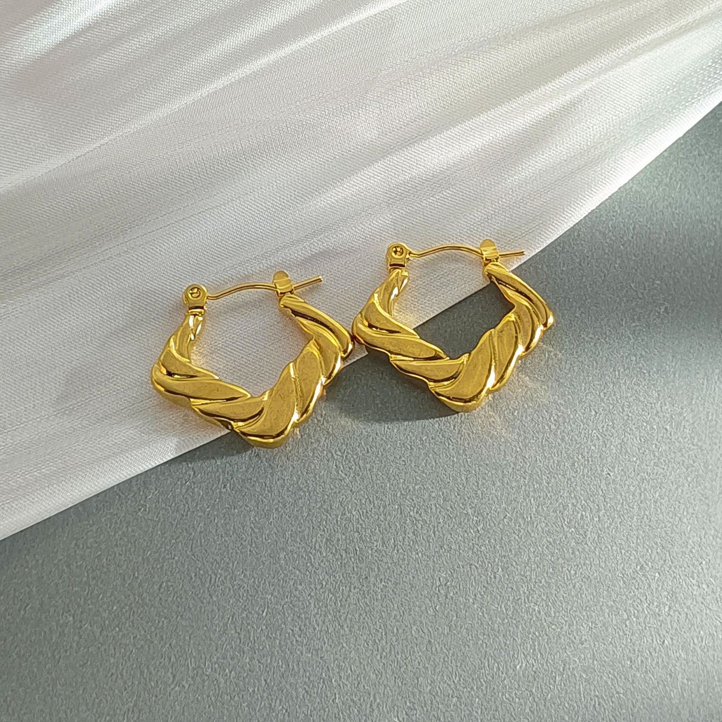 Women's Gold Light Luxury Stainless Steel Simple Trendy Earrings
