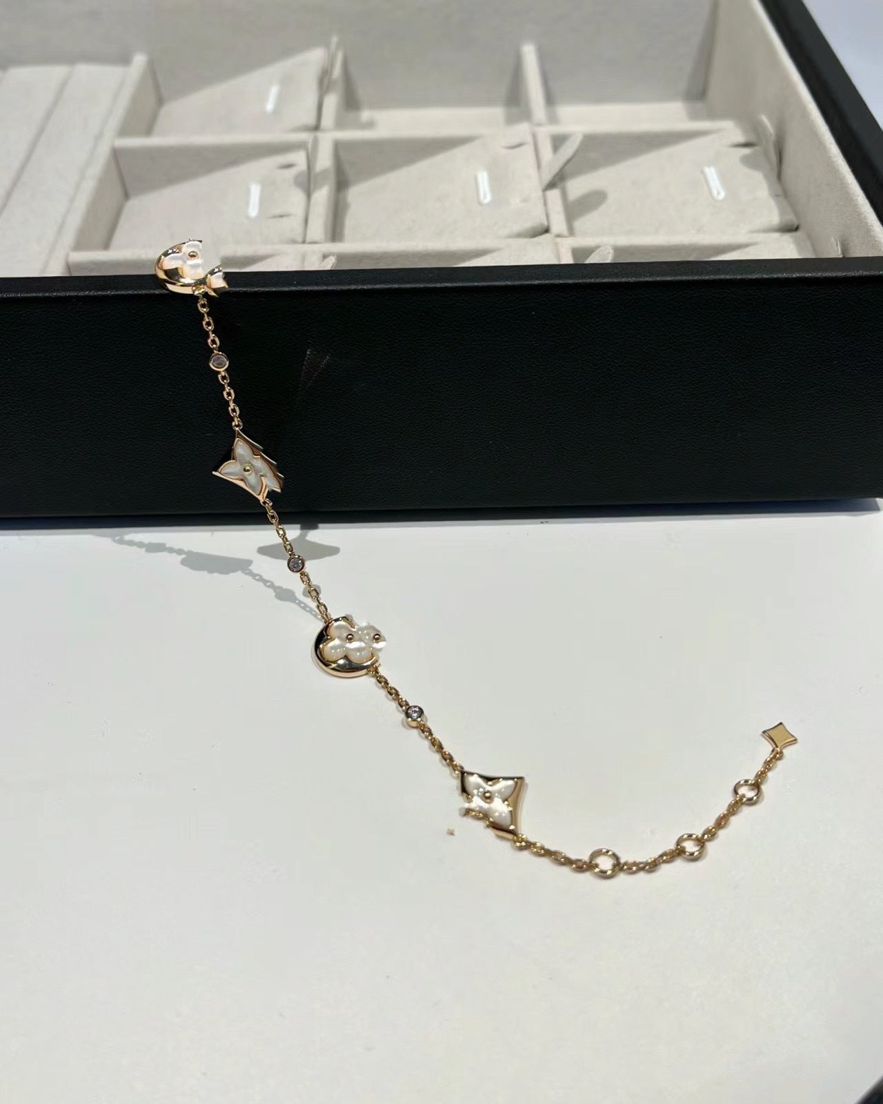 Pork Belly Fritillary Diamond-shaped Four-leaf Clover Bracelet