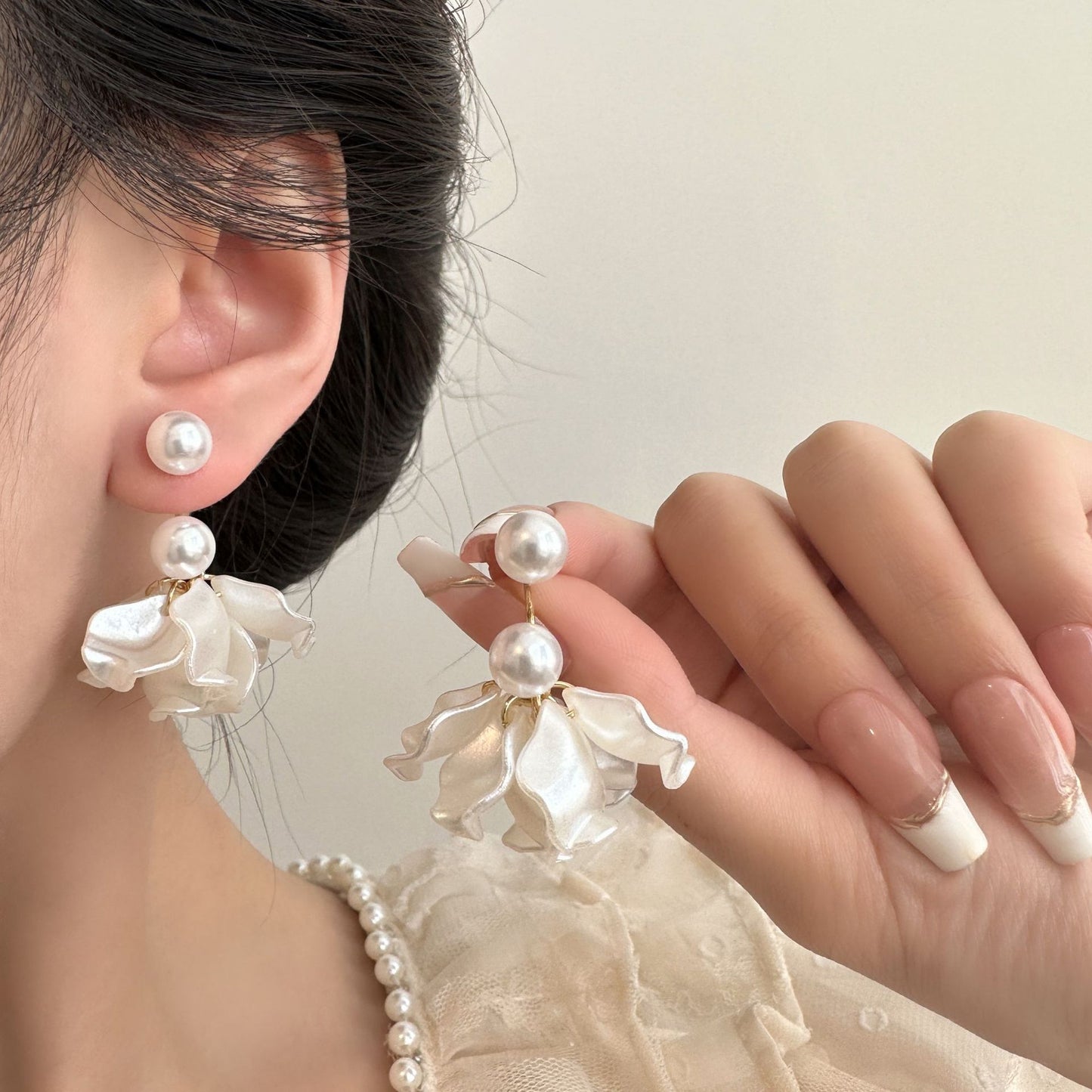 Beautiful White Pearl Petal Female Vacation Style Light Earrings
