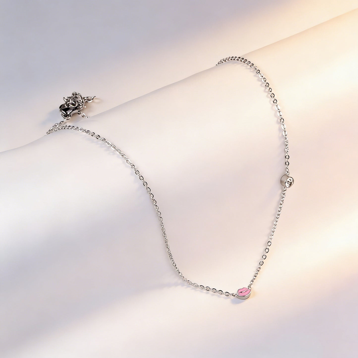 Women's Dripping Red Lip With Round Diamond Clavicle Chain Necklace