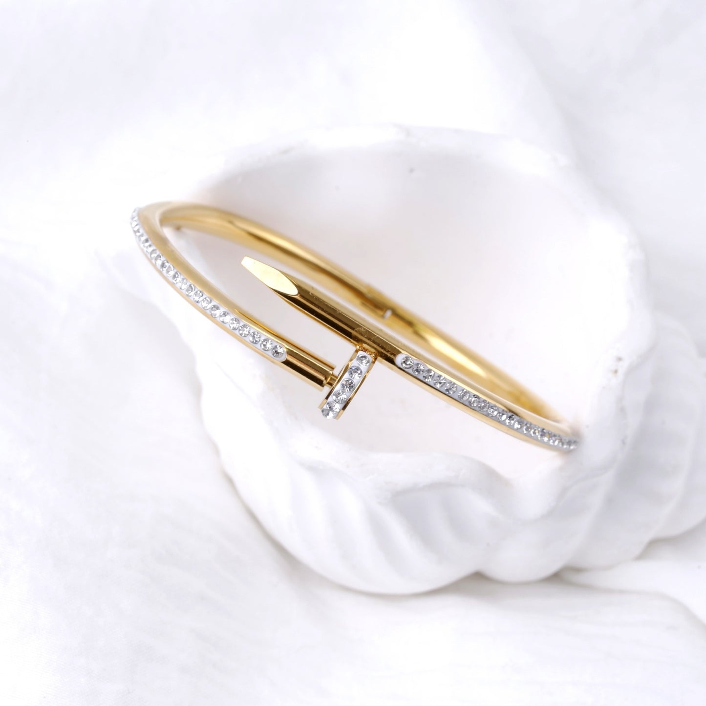Women's Diamond Oval Button Vintage Court Style Light Luxury Bracelet
