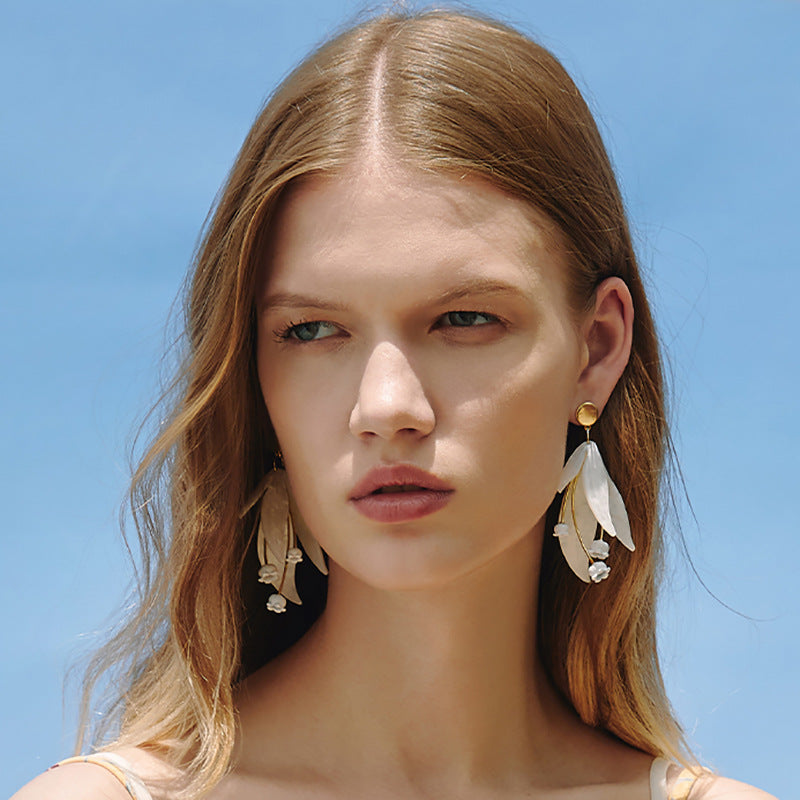 Women's Simple White Flower Petals Eardrops Niche High Sense Fashion Refined Earrings