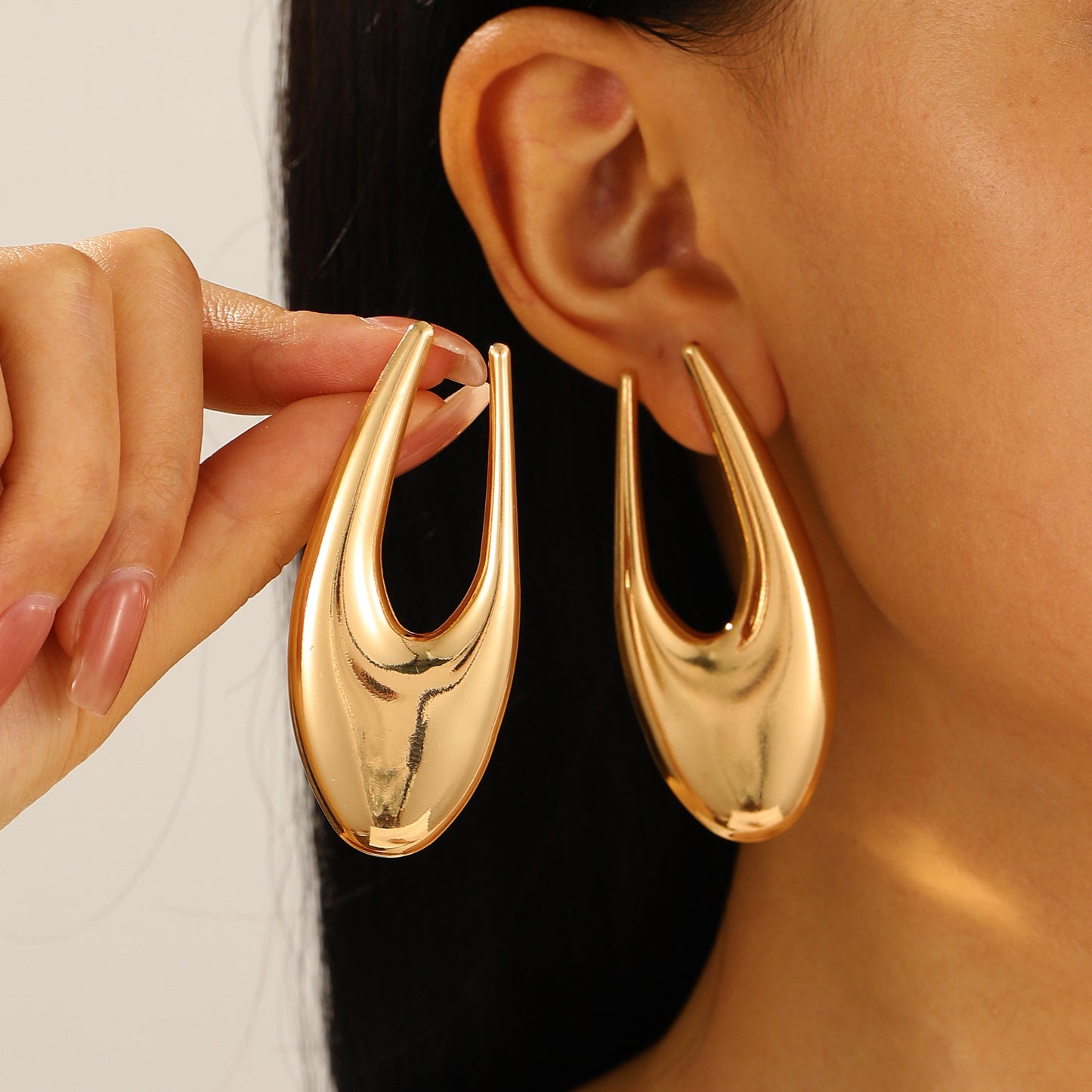 Women's Geometric Glossy Light Luxury High-grade Exaggerated Earrings